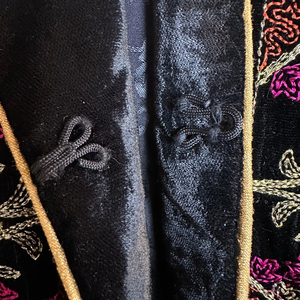 Soft Surroundings Black Veranasi Velvet Embroidered Paisley Jacket Womens Medium - Picture 5 of 11